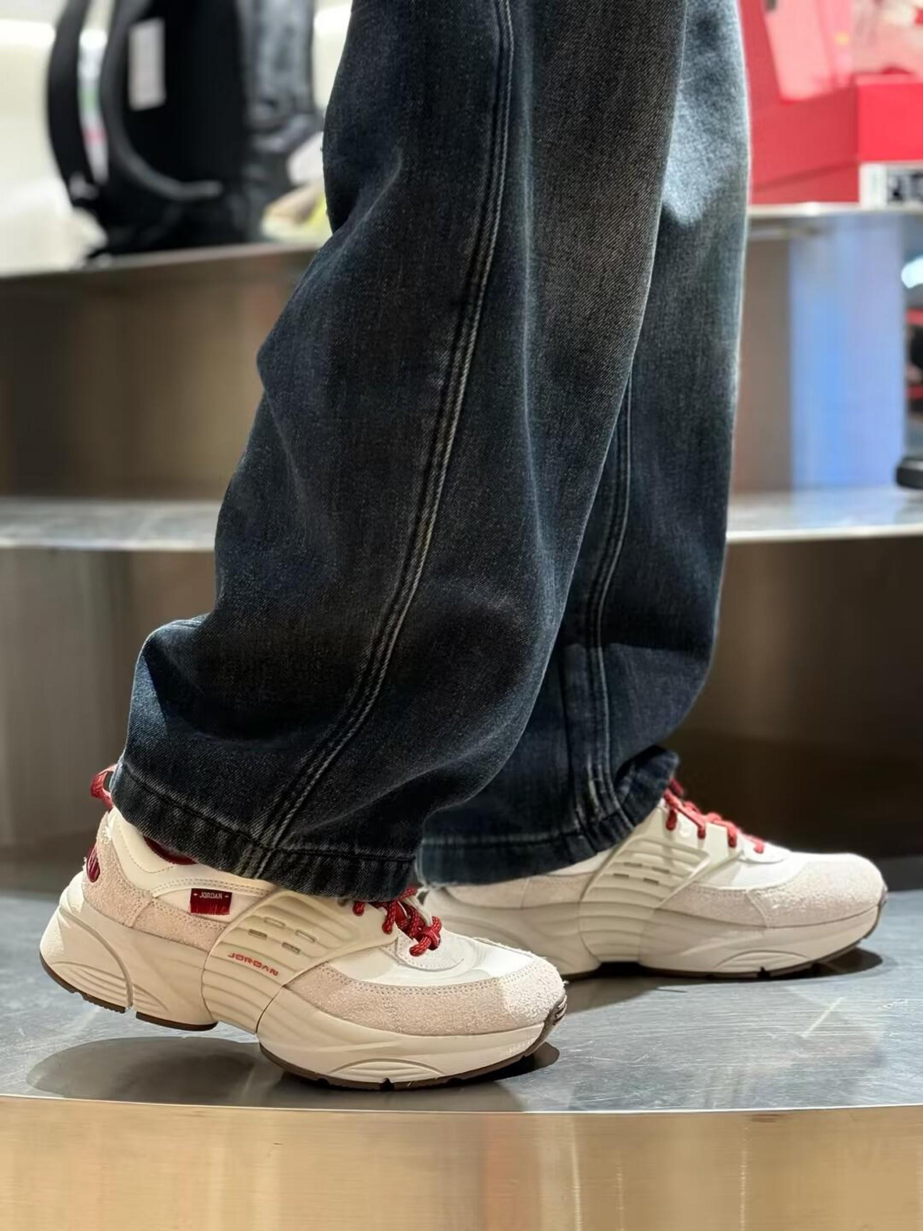这双Jordan Trunner O/S 马年限定(货号IQ1113-162) 简直是为春夏而生的宝
